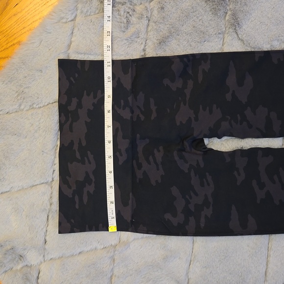 Spanx Grey/Black Camouflage Leggings, Women's Size Small, Great Condition - Picture 2 of 6